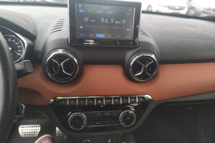 Used BAIC Senova X35 2016 1.5L Automatic Prestige Edition Audio And AC Panel