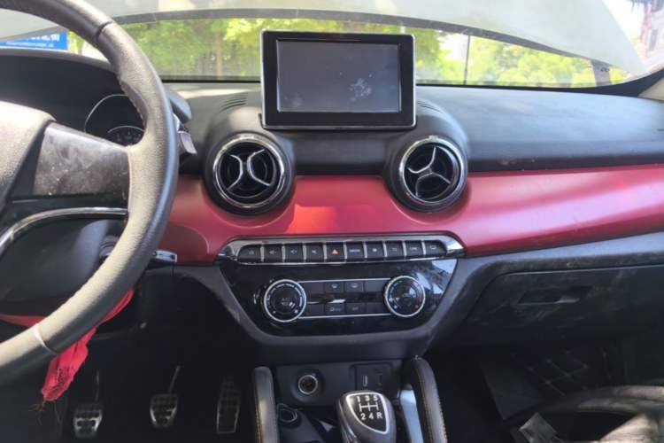 Used BAIC Senova X35 2016 1.5L Manual Elite Edition Audio And AC Panel