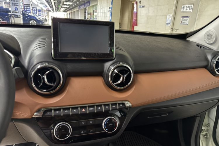 Used BAIC Senova X35 2016 1.5L Automatic Luxury Edition Audio And AC Panel