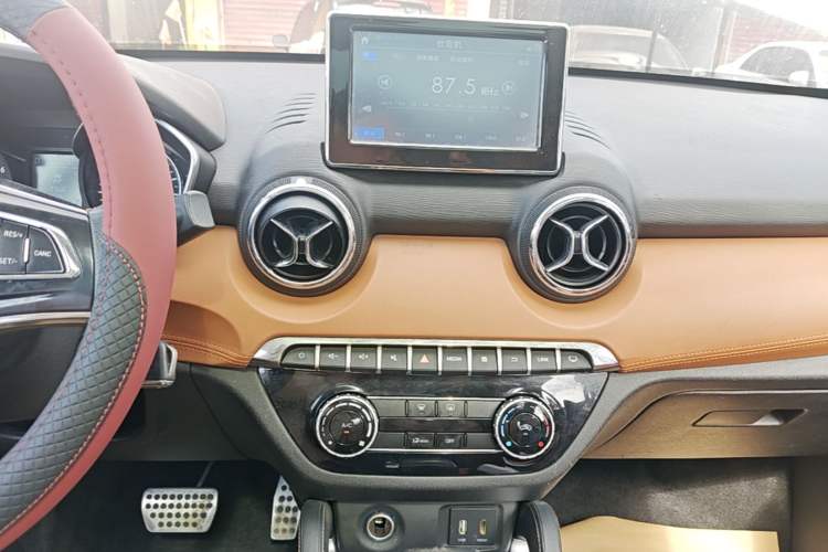 Used BAIC Senova X35 2016 1.5L Automatic Luxury Edition Audio And AC Panel