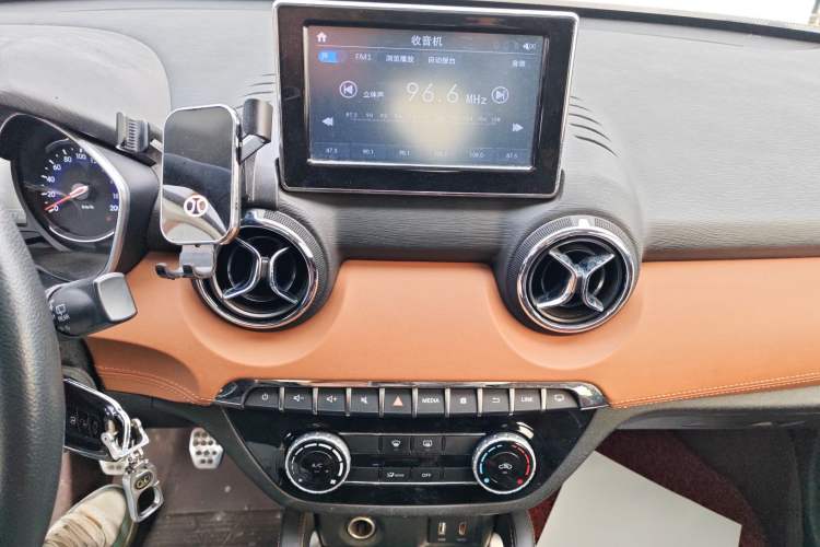Used BAIC Senova X35 2016 1.5L Manual Luxury Edition Audio And AC Panel