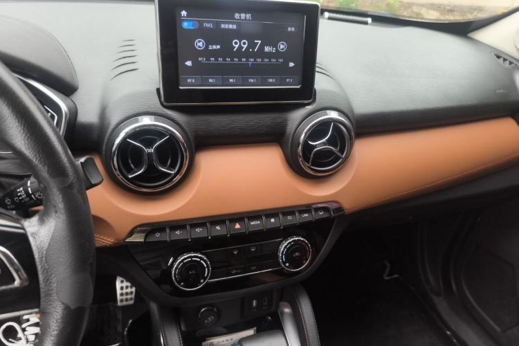 Used BAIC Senova X35 2016 1.5L Automatic Luxury Edition Audio And AC Panel