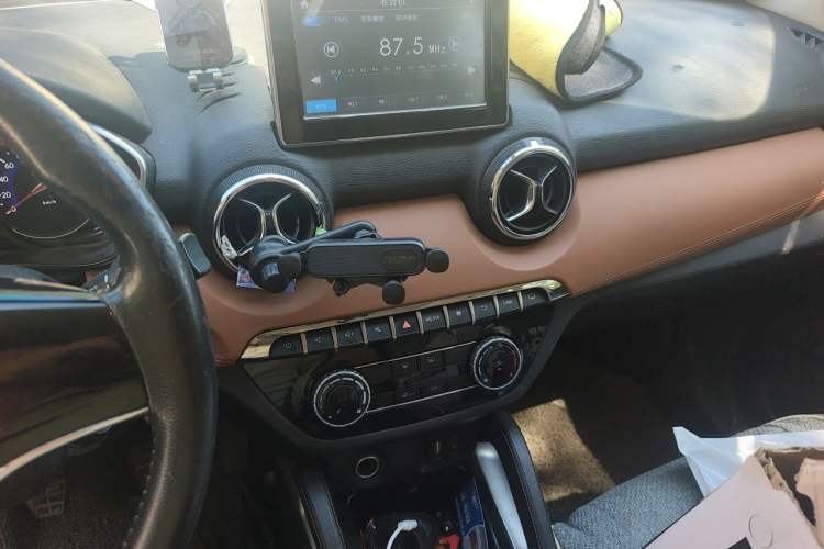 Used BAIC Senova X35 2016 1.5L Manual Luxury Edition Audio And AC Panel