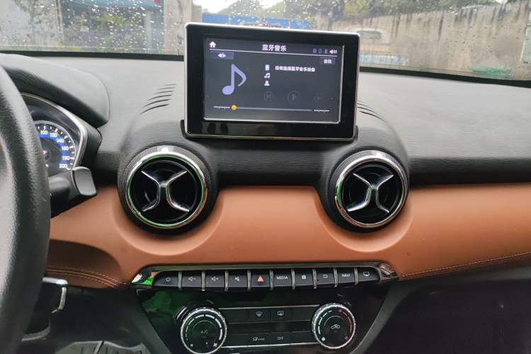 Used BAIC Senova X35 2016 1.5L Automatic Luxury Edition Audio And AC Panel