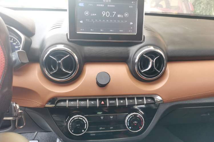 Used BAIC Senova X35 2016 1.5L Automatic Luxury Edition Audio And AC Panel