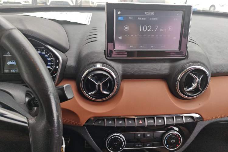 Used BAIC Senova X35 2016 1.5L Manual Luxury Edition Audio And AC Panel