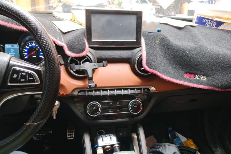 Used BAIC Senova X35 2016 1.5L Automatic Luxury Edition Audio And AC Panel