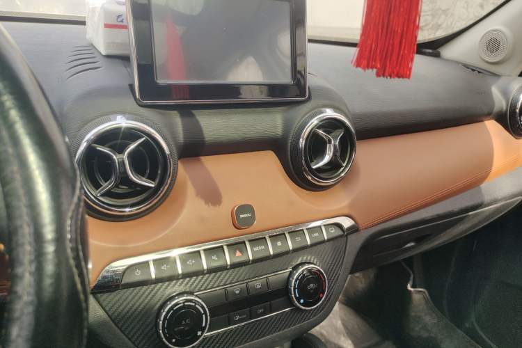 Used BAIC Senova X35 2016 1.5L Manual Luxury Edition Audio And AC Panel