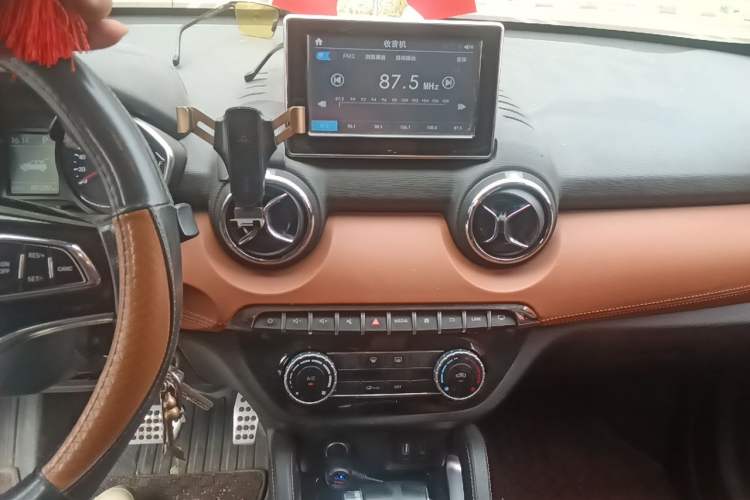 Used BAIC Senova X35 2016 1.5L Automatic Luxury Edition Audio And AC Panel