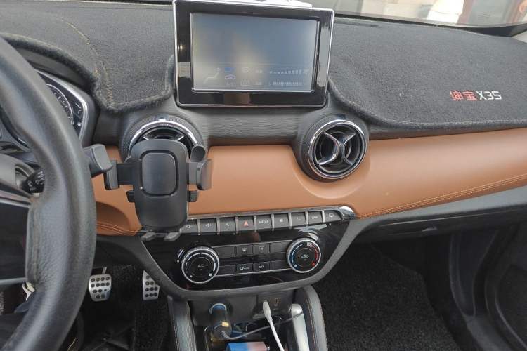 Used BAIC Senova X35 2016 1.5L Manual Luxury Edition Audio And AC Panel