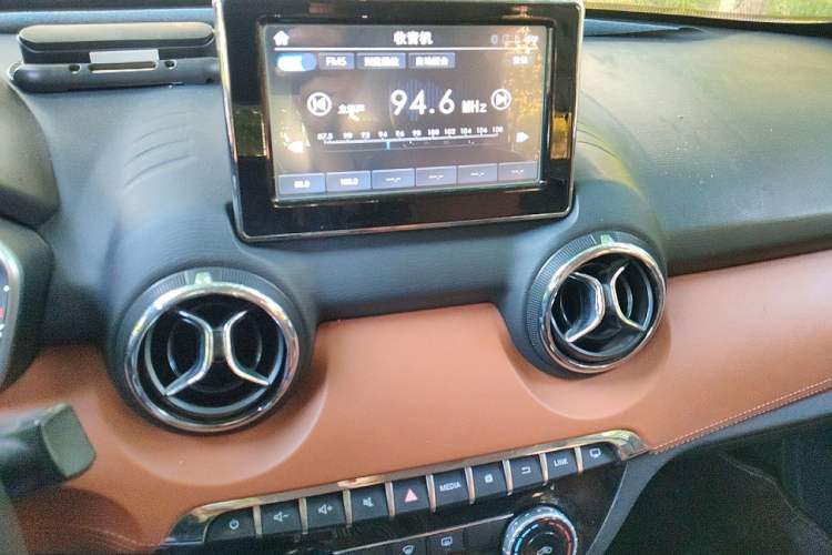 Used BAIC Senova X35 2016 1.5L Manual Luxury Edition Audio And AC Panel
