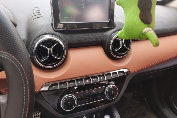 Used BAIC Senova X35 2016 1.5L Manual Luxury Edition Audio And AC Panel