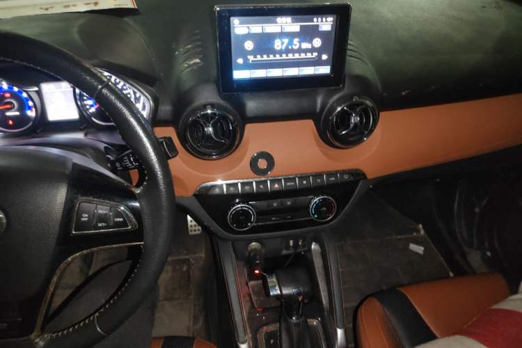Used BAIC Senova X35 2016 1.5L Automatic Luxury Edition Audio And AC Panel