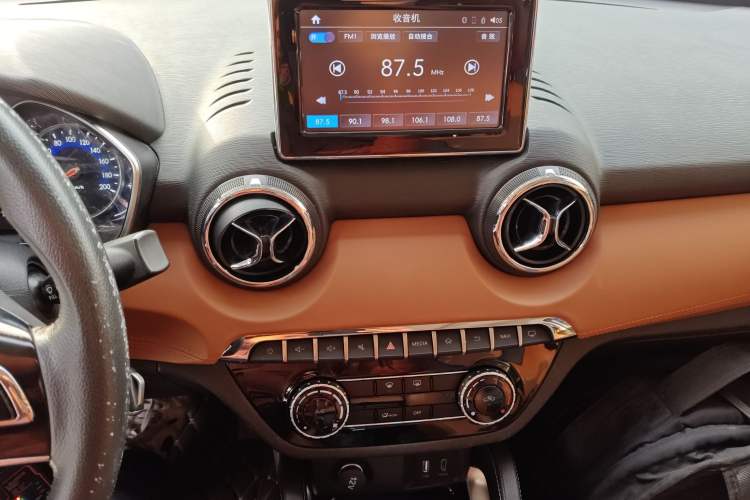 Used BAIC Senova X35 2016 1.5L Automatic Luxury Edition Audio And AC Panel