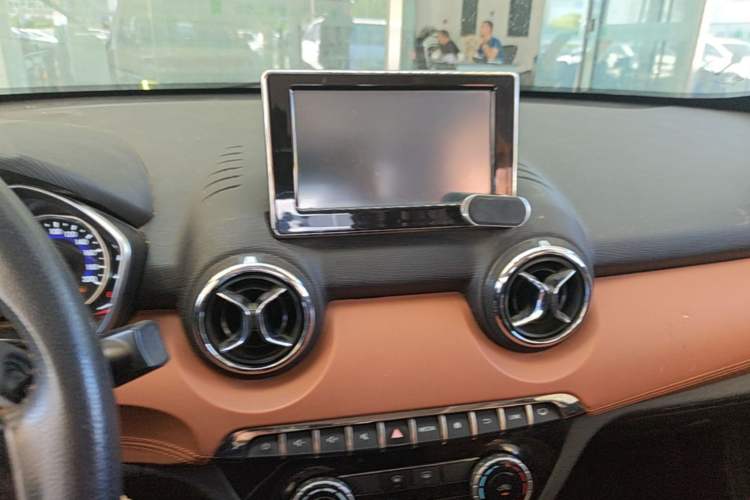 Used BAIC Senova X35 2016 1.5L Manual Luxury Edition Audio And AC Panel