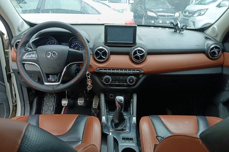 Used BAIC Senova X35 2016 1.5L Manual Luxury Edition Center Console