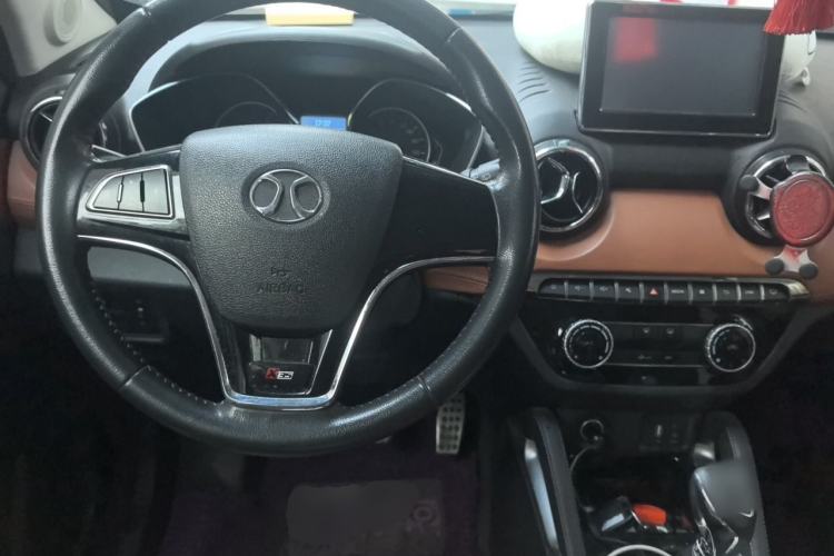 Used BAIC Senova X35 2016 1.5L Manual Luxury Edition Center Console