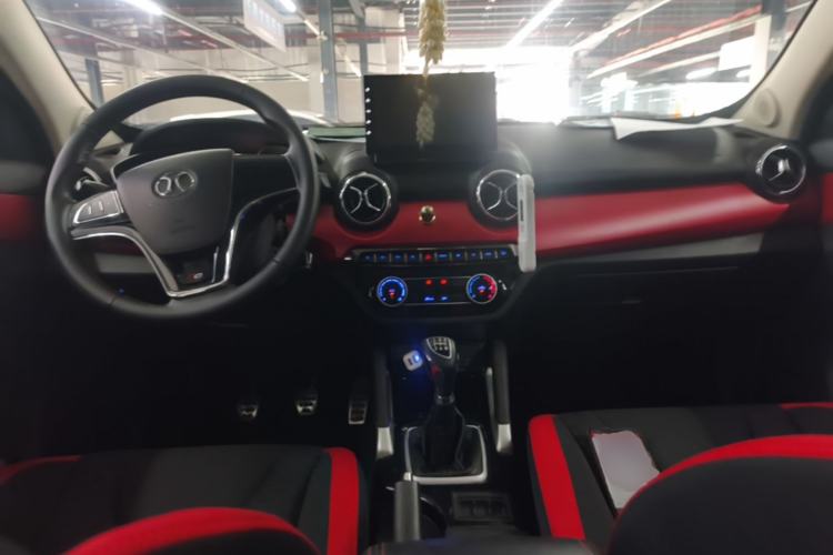 Used BAIC Senova X35 2016 1.5L Manual Elite Edition Center Console