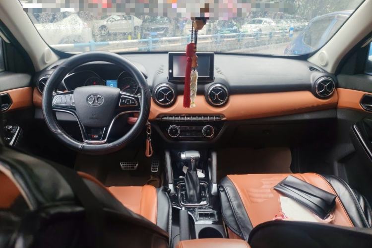 Used BAIC Senova X35 2016 1.5L Automatic Luxury Edition Center Console