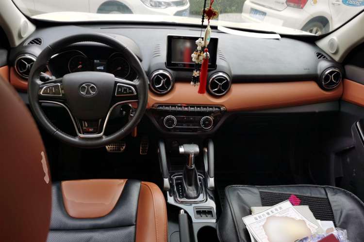 Used BAIC Senova X35 2016 1.5L Automatic Luxury Edition Center Console