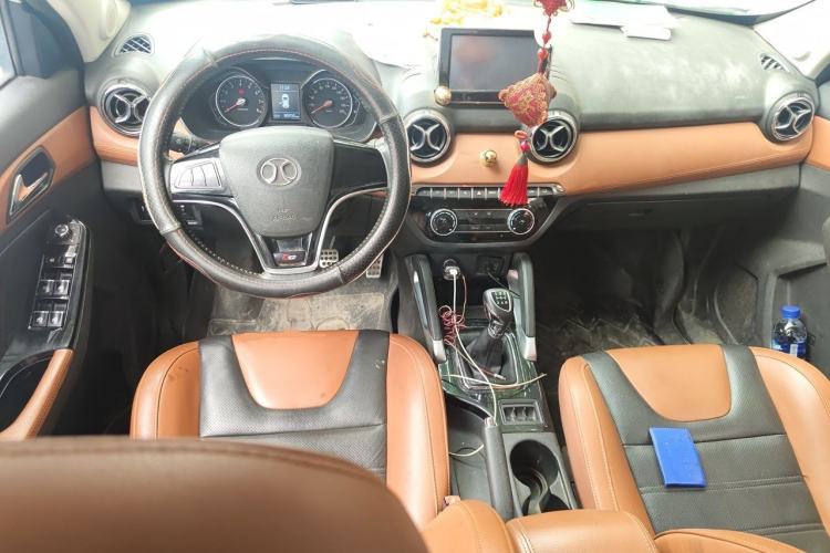 Used BAIC Senova X35 2016 1.5L Manual Luxury Edition Center Console