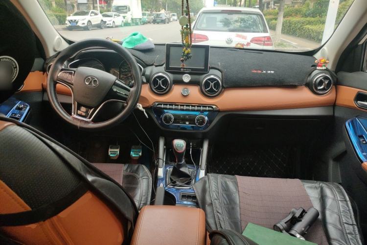 Used BAIC Senova X35 2016 1.5L Manual Luxury Edition Center Console