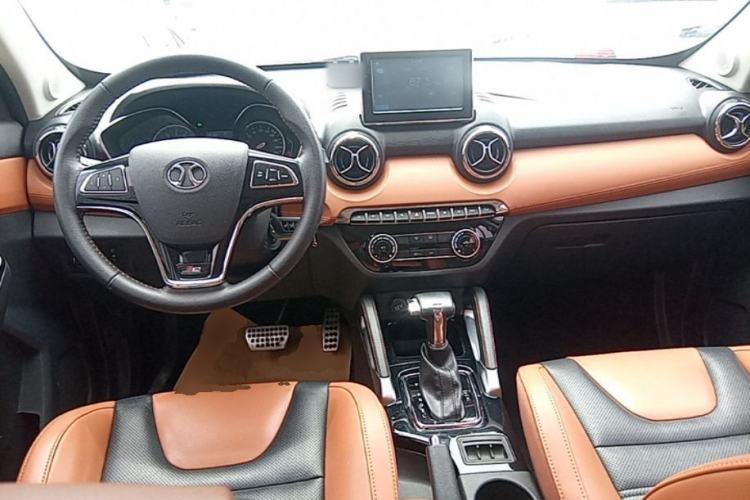 Used BAIC Senova X35 2016 1.5L Automatic Luxury Edition Center Console