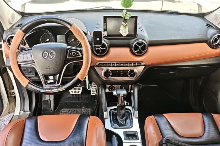 Used BAIC Senova X35 2016 1.5L Automatic Luxury Edition Center Console