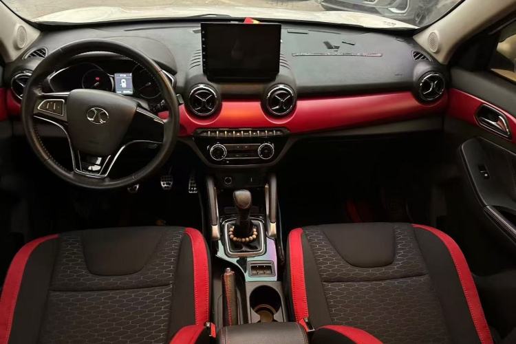 Used BAIC Senova X35 2016 1.5L Manual Elite Edition Center Console