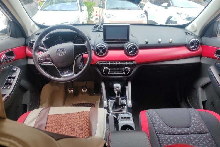 Used BAIC Senova X35 2016 1.5L Manual Elite Edition Center Console