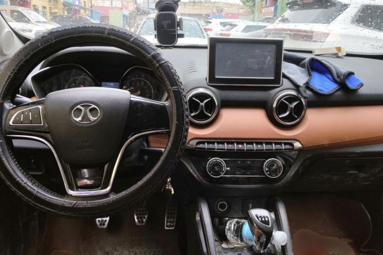 Used BAIC Senova X35 2016 1.5L Manual Luxury Edition Center Console
