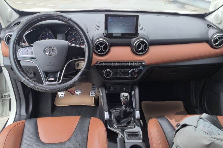 Used BAIC Senova X35 2016 1.5L Manual Luxury Edition Center Console