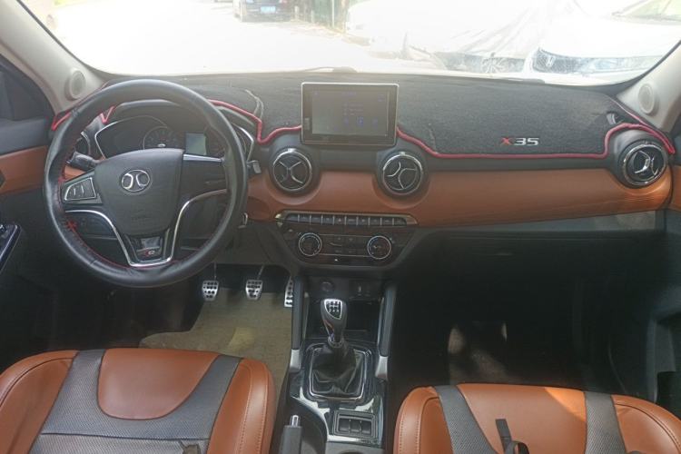 Used BAIC Senova X35 2016 1.5L Manual Luxury Edition Center Console