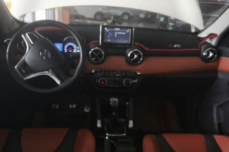 Used BAIC Senova X35 2016 1.5L Manual Luxury Edition Center Console