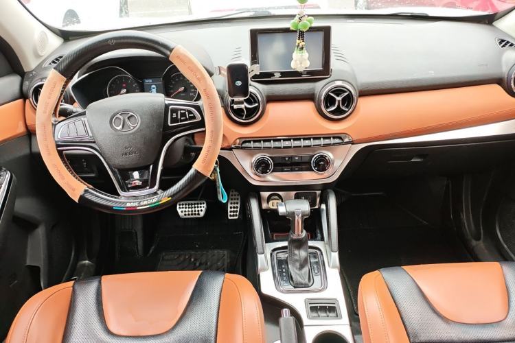 Used BAIC Senova X35 2016 1.5L Automatic Luxury Edition Center Console