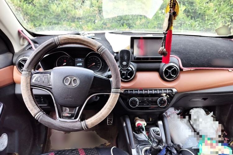 Used BAIC Senova X35 2016 1.5L Manual Luxury Edition Center Console