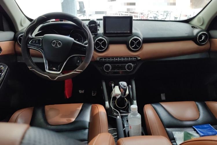 Used BAIC Senova X35 2016 1.5L Manual Luxury Edition Center Console