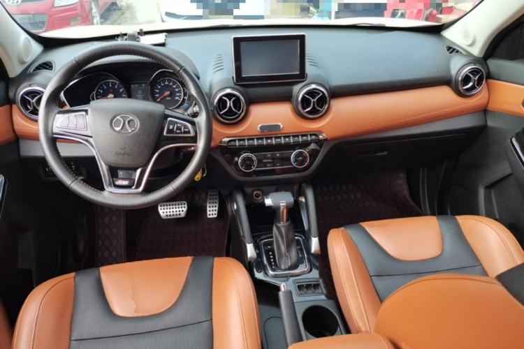 Used BAIC Senova X35 2016 1.5L Automatic Luxury Edition Center Console