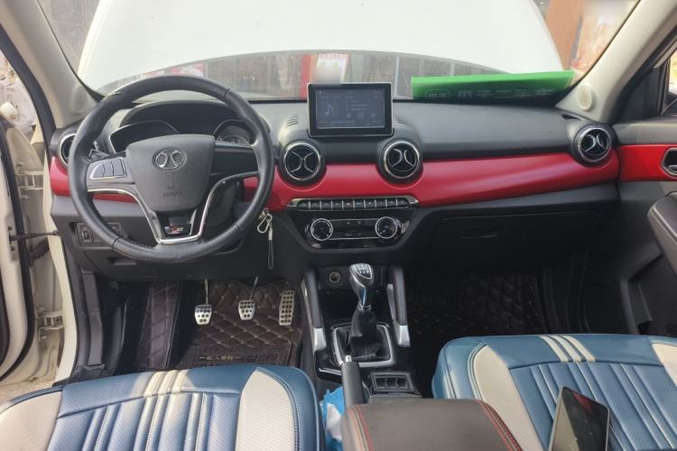 Used BAIC Senova X35 2016 1.5L Manual Elite Edition Center Console