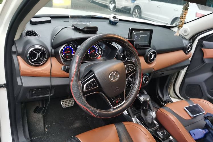 Used BAIC Senova X35 2016 1.5L Automatic Prestige Edition Center Console