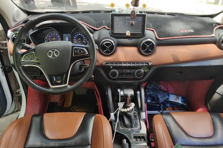 Used BAIC Senova X35 2016 1.5L Automatic Luxury Edition Center Console