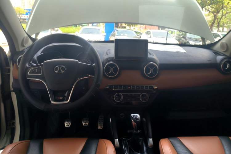 Used BAIC Senova X35 2016 1.5L Manual Luxury Edition Center Console