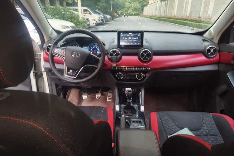 Used BAIC Senova X35 2016 1.5L Manual Elite Edition Center Console
