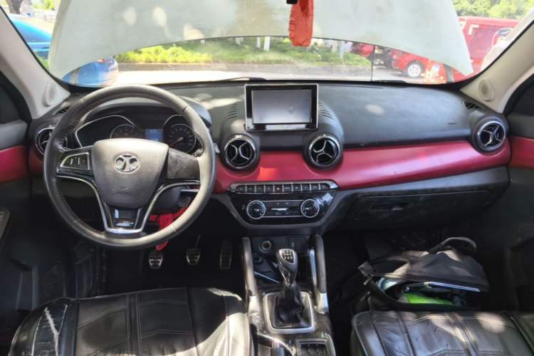 Used BAIC Senova X35 2016 1.5L Manual Elite Edition Center Console