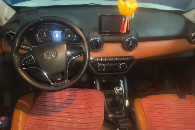 Used BAIC Senova X35 2016 1.5L Manual Luxury Edition Center Console