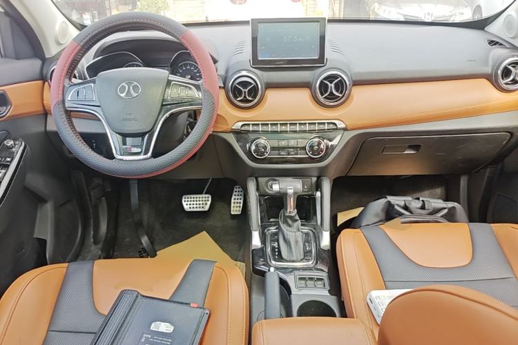 Used BAIC Senova X35 2016 1.5L Automatic Luxury Edition Center Console