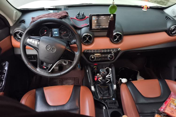 Used BAIC Senova X35 2016 1.5L Manual Luxury Edition Center Console