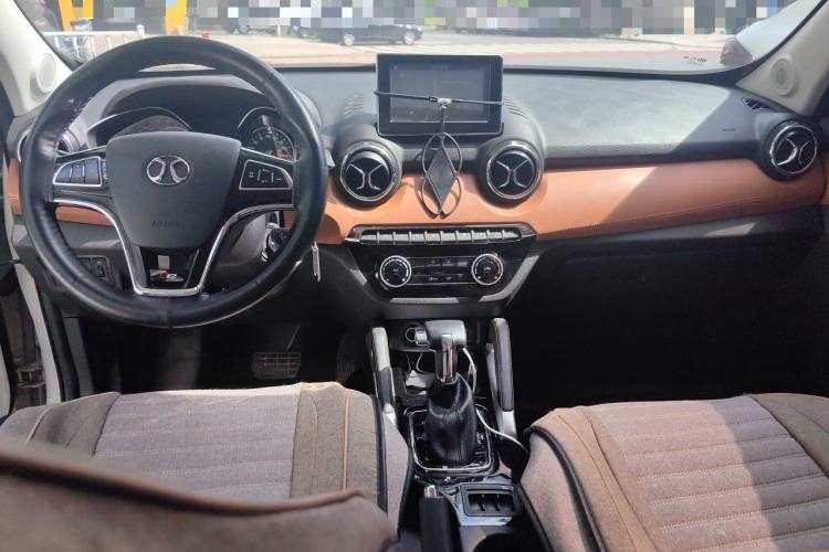 Used BAIC Senova X35 2016 1.5L Automatic Luxury Edition Center Console