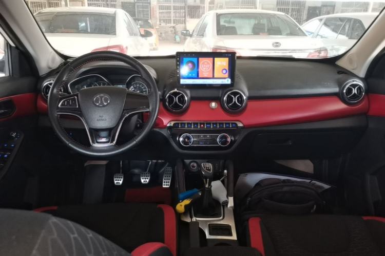 Used BAIC Senova X35 2016 1.5L Manual Elite Edition Center Console