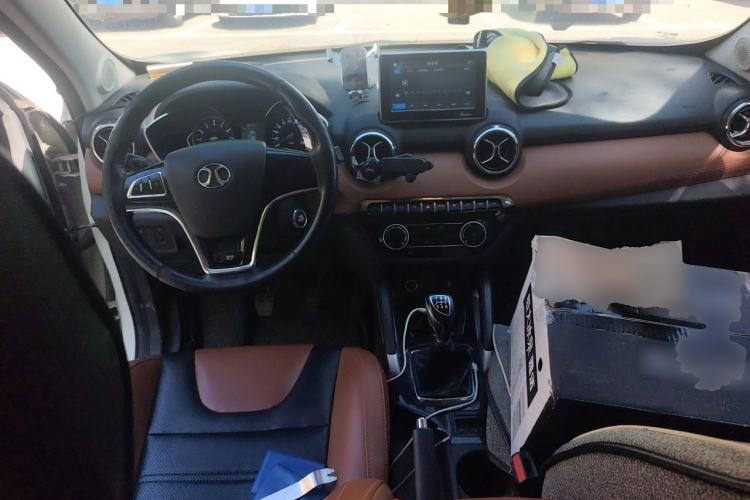 Used BAIC Senova X35 2016 1.5L Manual Luxury Edition Center Console